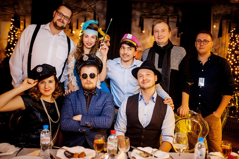 Команда компании празднует Новый год в ресторане Хабаровске