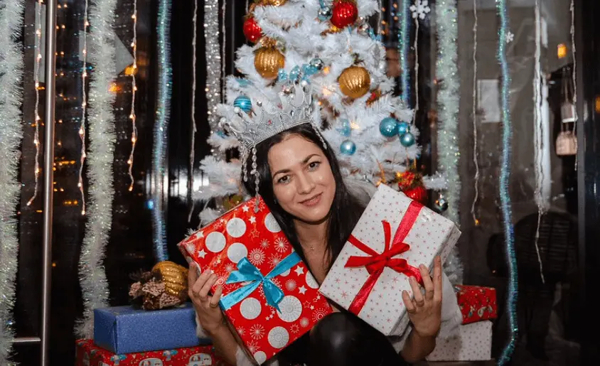 Гайд по идеальному Новому году 2026 с друзьями в Хабаровске: от квартиры и коттеджа — до квеста и ночного города