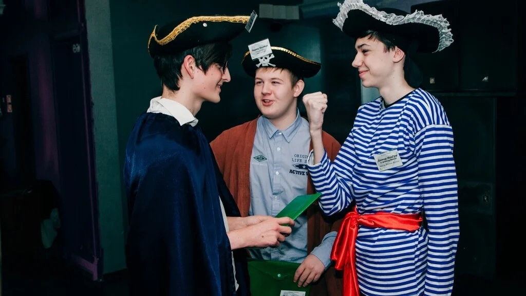 Тинейджеры объединятся общей целью и будут активно общаться. 